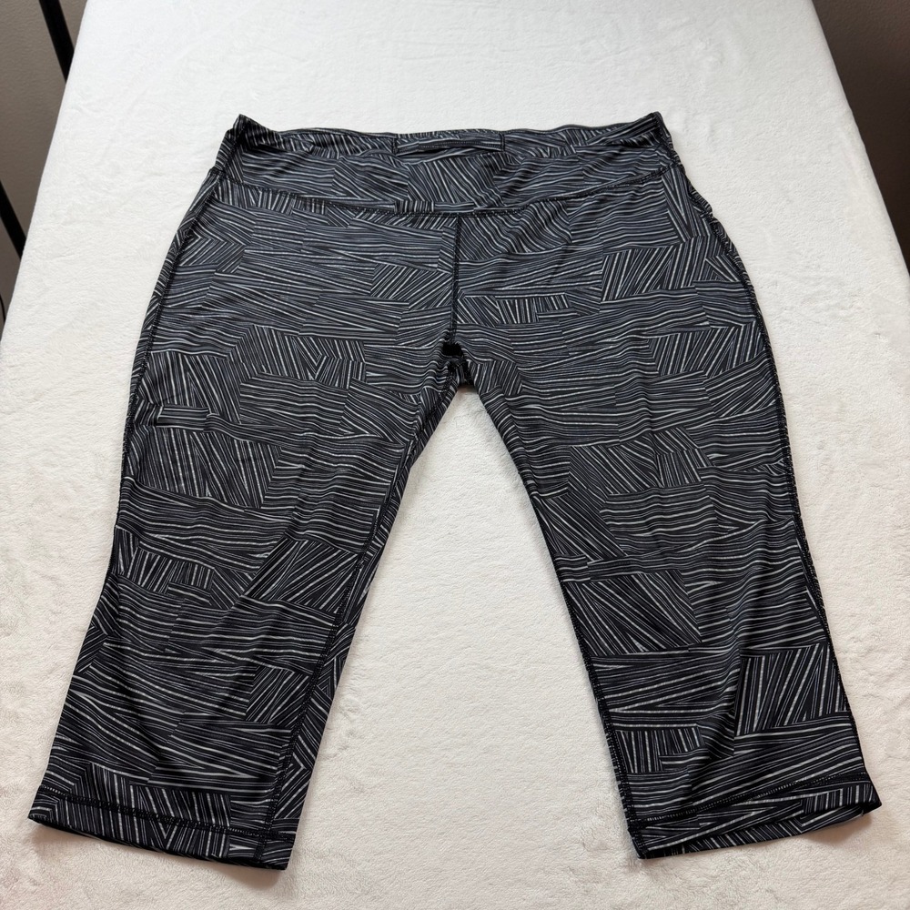 Danskin Now Capri Leggings Womens XXL Black White Good Geometric DNL27108